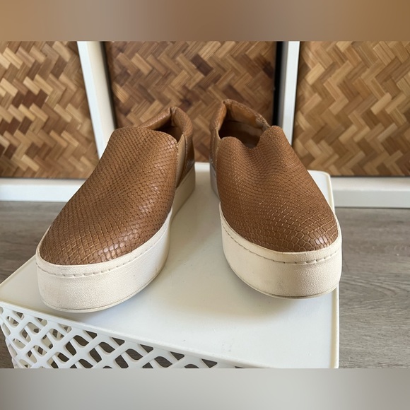 VINCE. - Leather snakeskin platform slip on shoes women’s size 10 - Picture 2 of 11